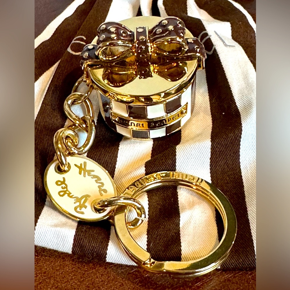 Henri Bendel Large Iconic Hat Keychain Charm Key Fob Pill Box Very Rare w/ Pouch